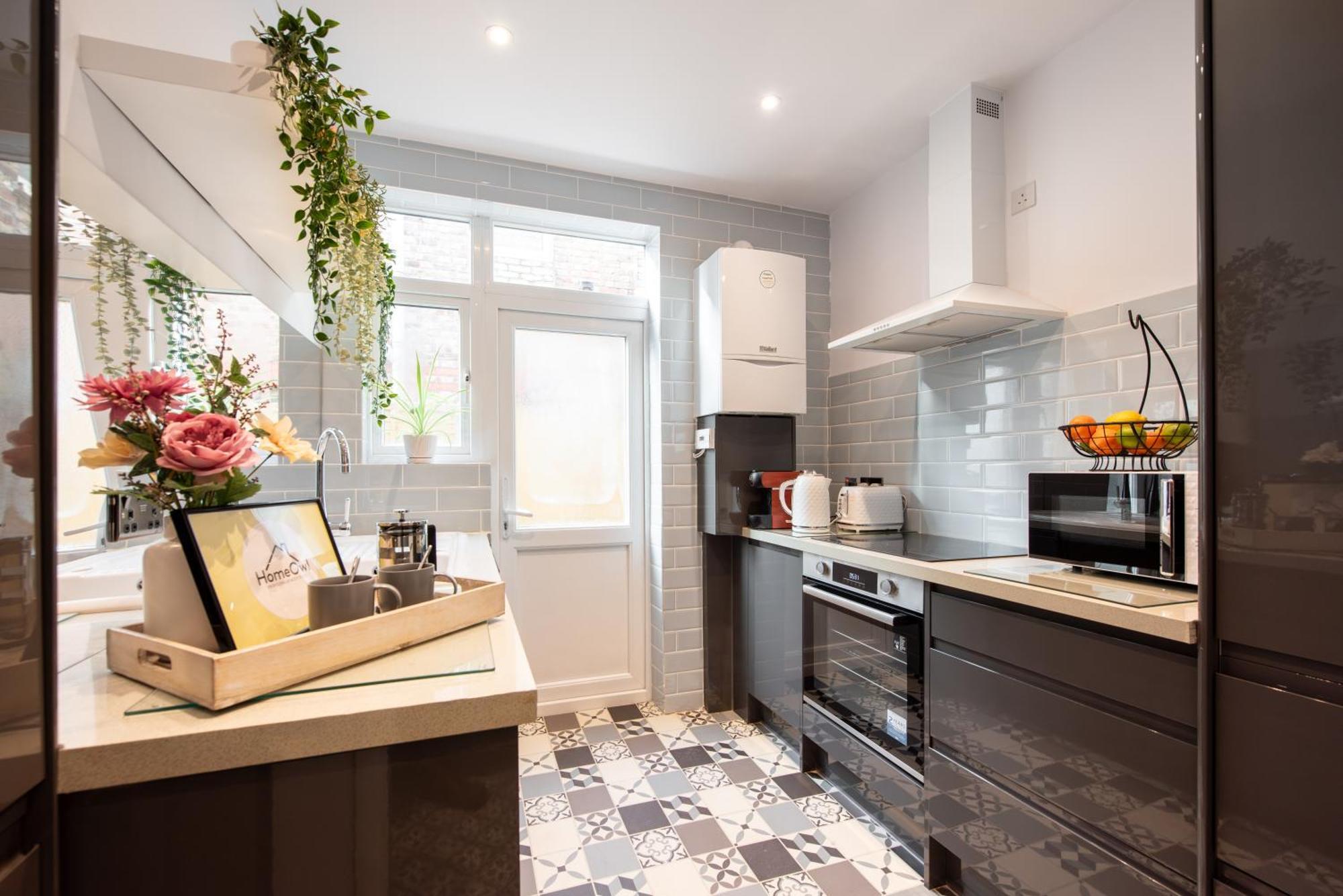 Victorian 2Br Apartment, King Beds, Fast Wifi, Near Shops, Cafes & Transport, E17 London Exterior photo