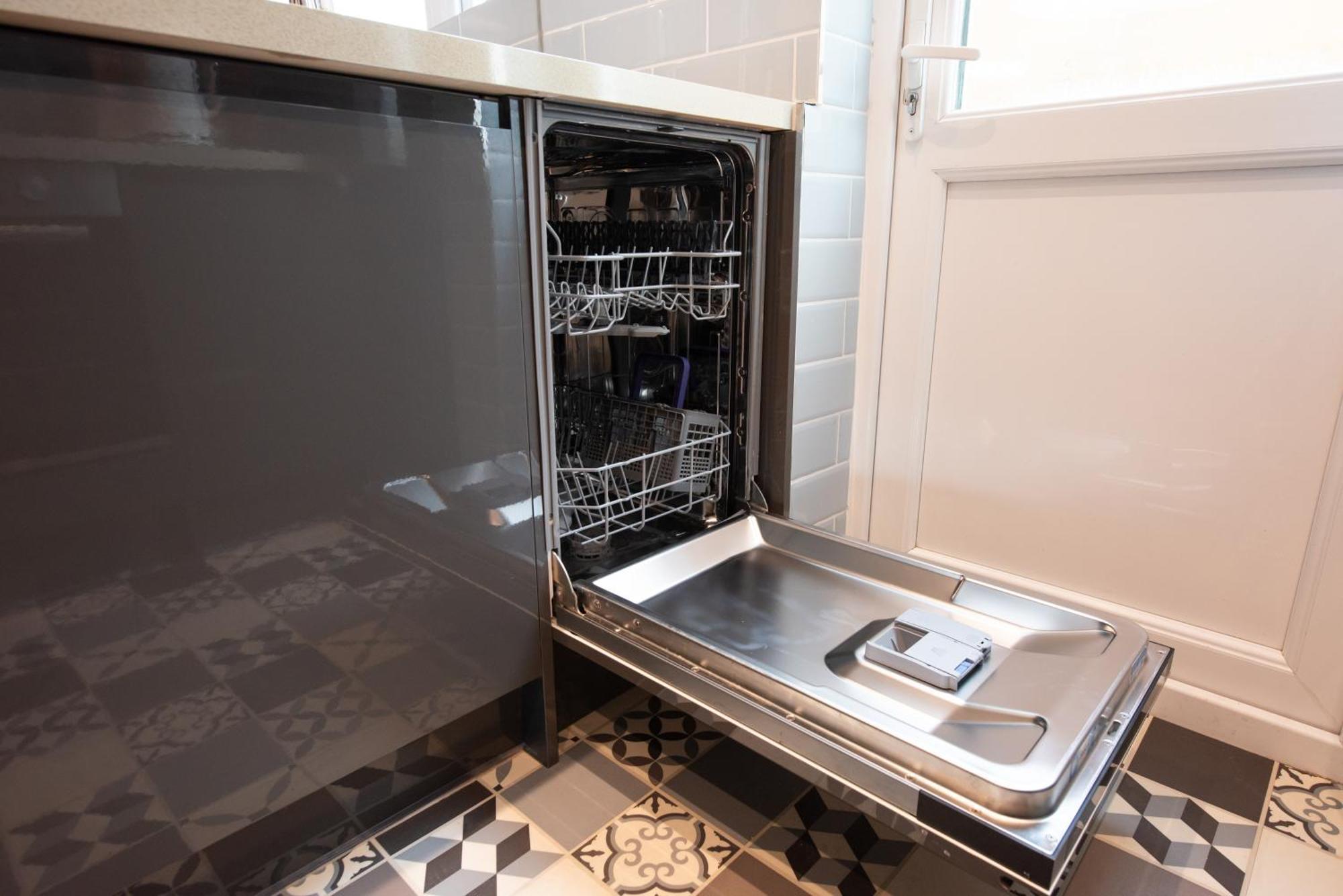 Victorian 2Br Apartment, King Beds, Fast Wifi, Near Shops, Cafes & Transport, E17 London Exterior photo