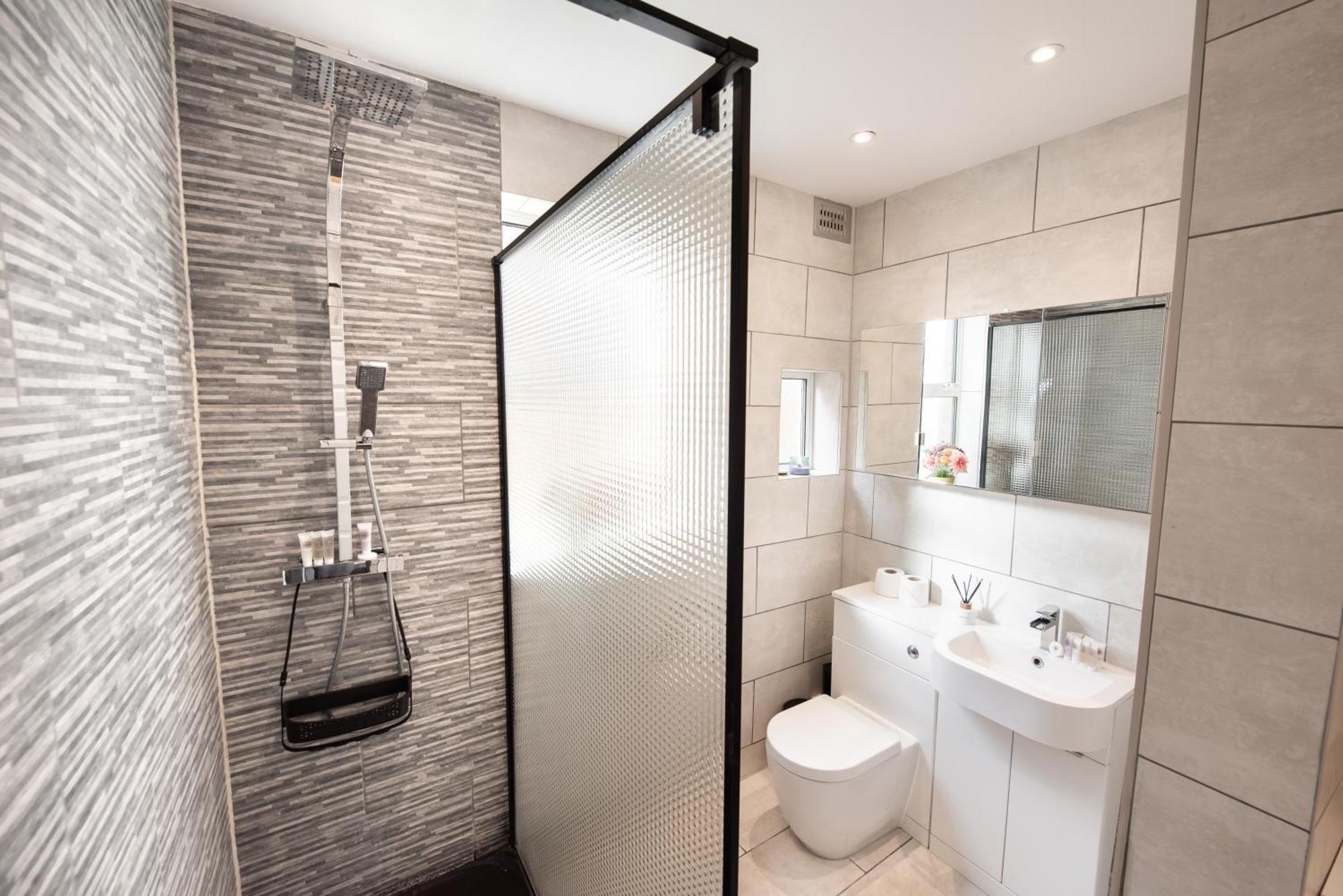 Victorian 2Br Apartment, King Beds, Fast Wifi, Near Shops, Cafes & Transport, E17 London Exterior photo