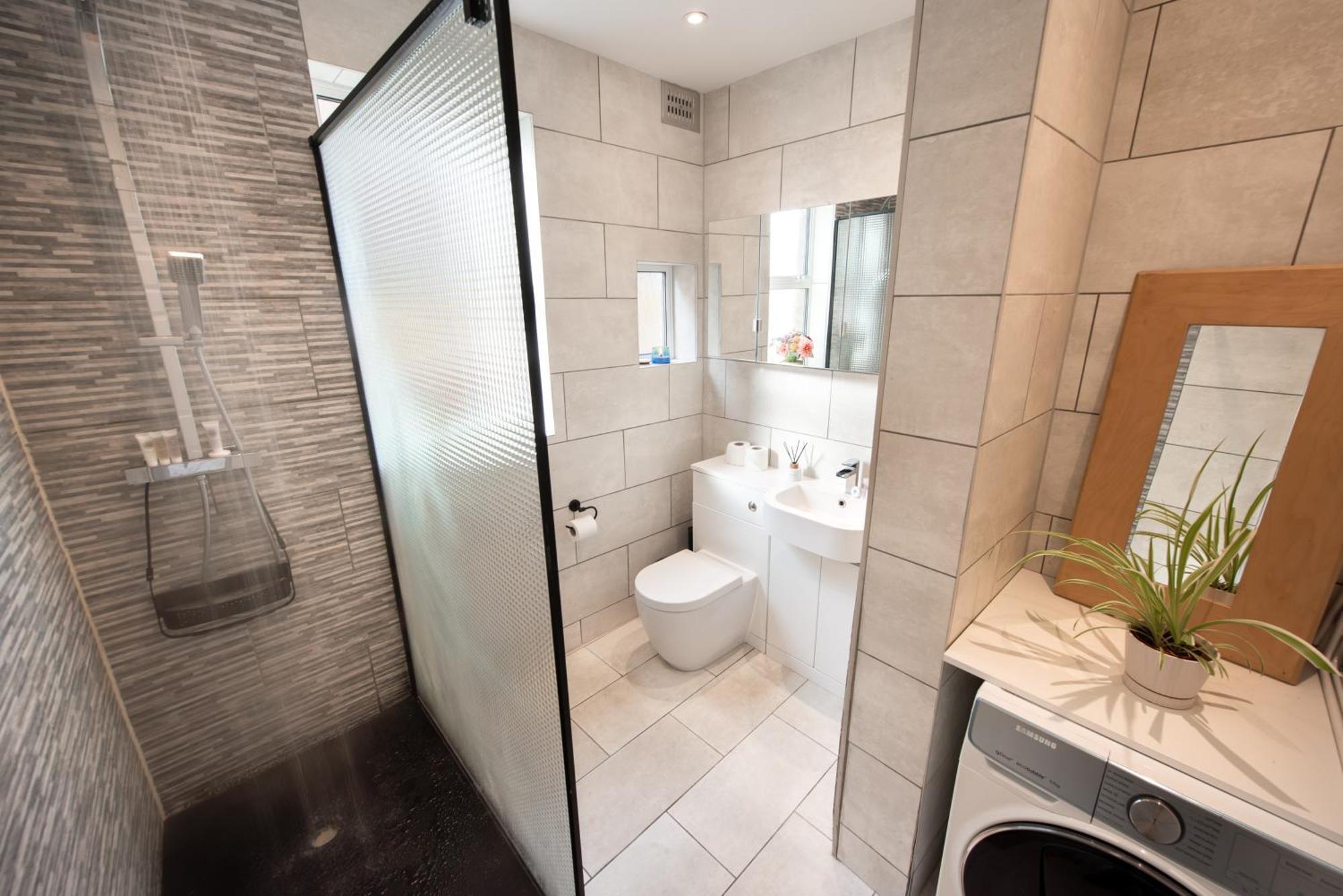 Victorian 2Br Apartment, King Beds, Fast Wifi, Near Shops, Cafes & Transport, E17 London Exterior photo