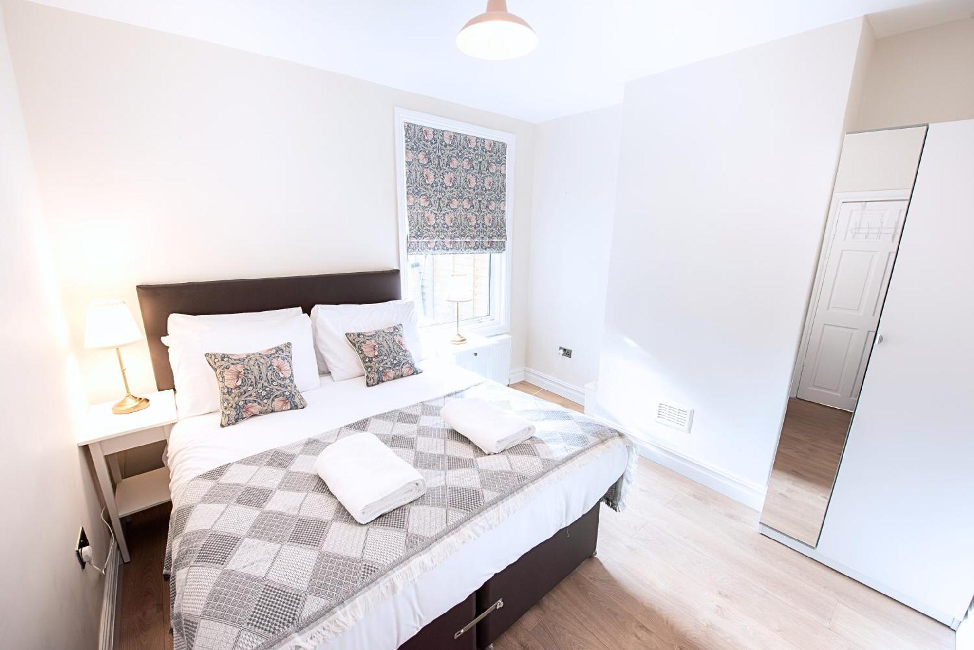 Victorian 2Br Apartment, King Beds, Fast Wifi, Near Shops, Cafes & Transport, E17 London Exterior photo