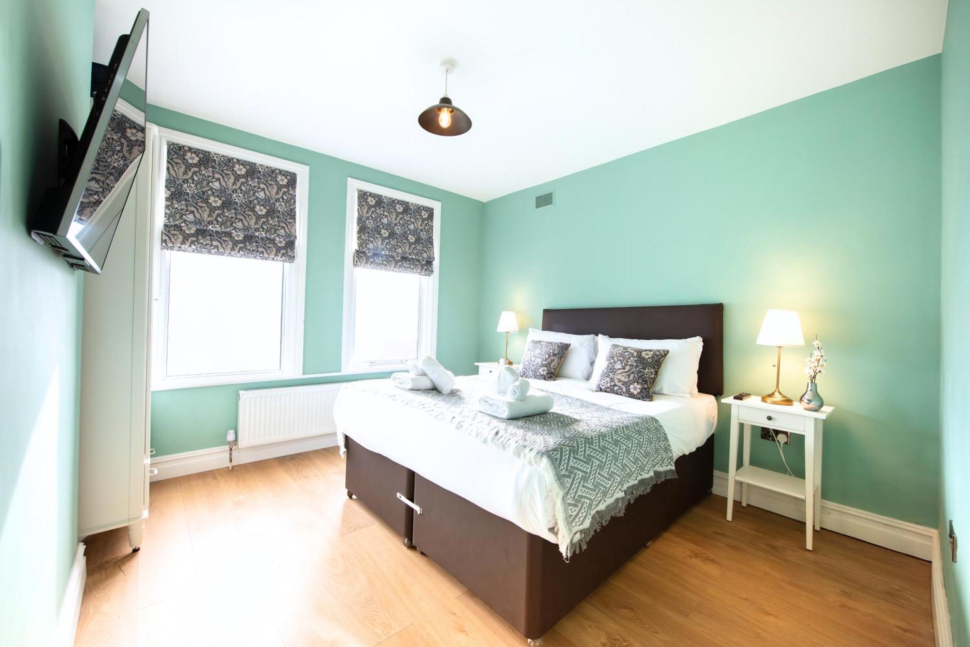 Victorian 2Br Apartment, King Beds, Fast Wifi, Near Shops, Cafes & Transport, E17 London Exterior photo