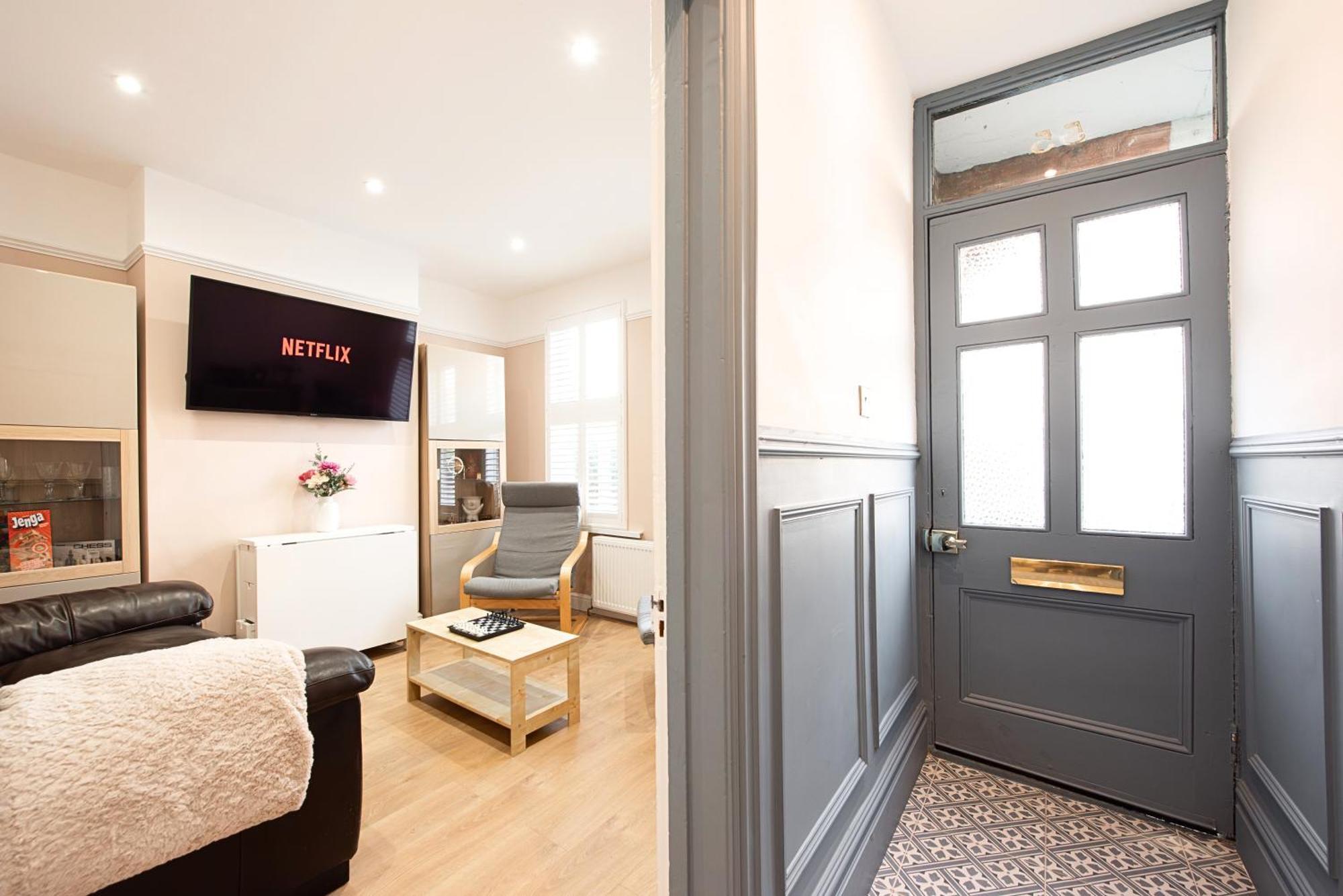 Victorian 2Br Apartment, King Beds, Fast Wifi, Near Shops, Cafes & Transport, E17 London Exterior photo